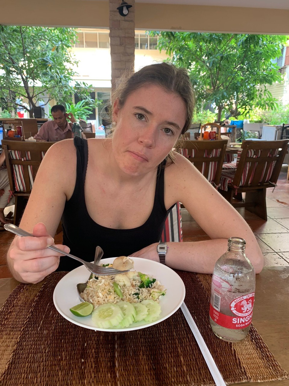 Thailand - Bangkok - So schaut jemand, der aufgrund von Magenproblemen, trockenen Reis mit Gemüse essen muss