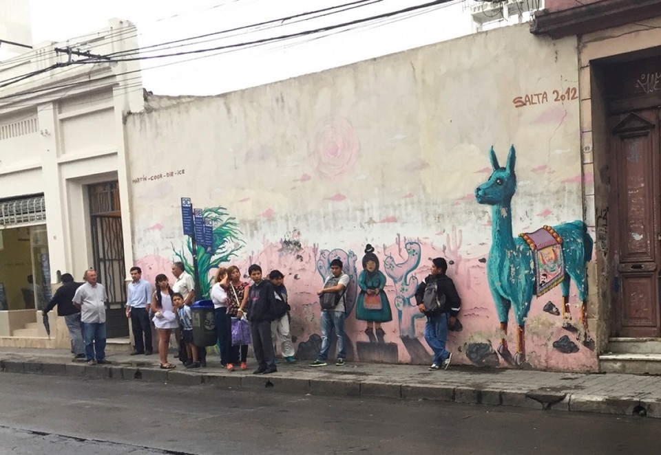 Argentinien - Salta - Waiting for the bus
