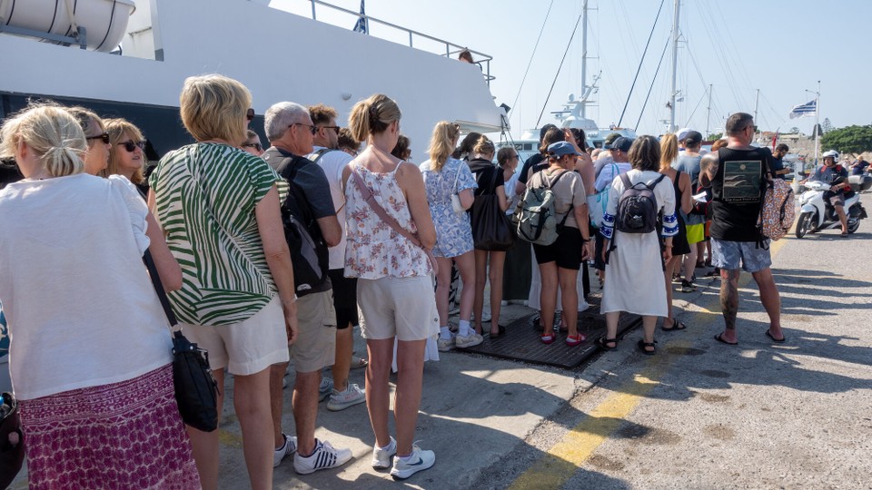 Griechenland - Symi - Und auf die anderen Knallköppe, die in der brennenden Sonne ganz schnell an Bord wollen.