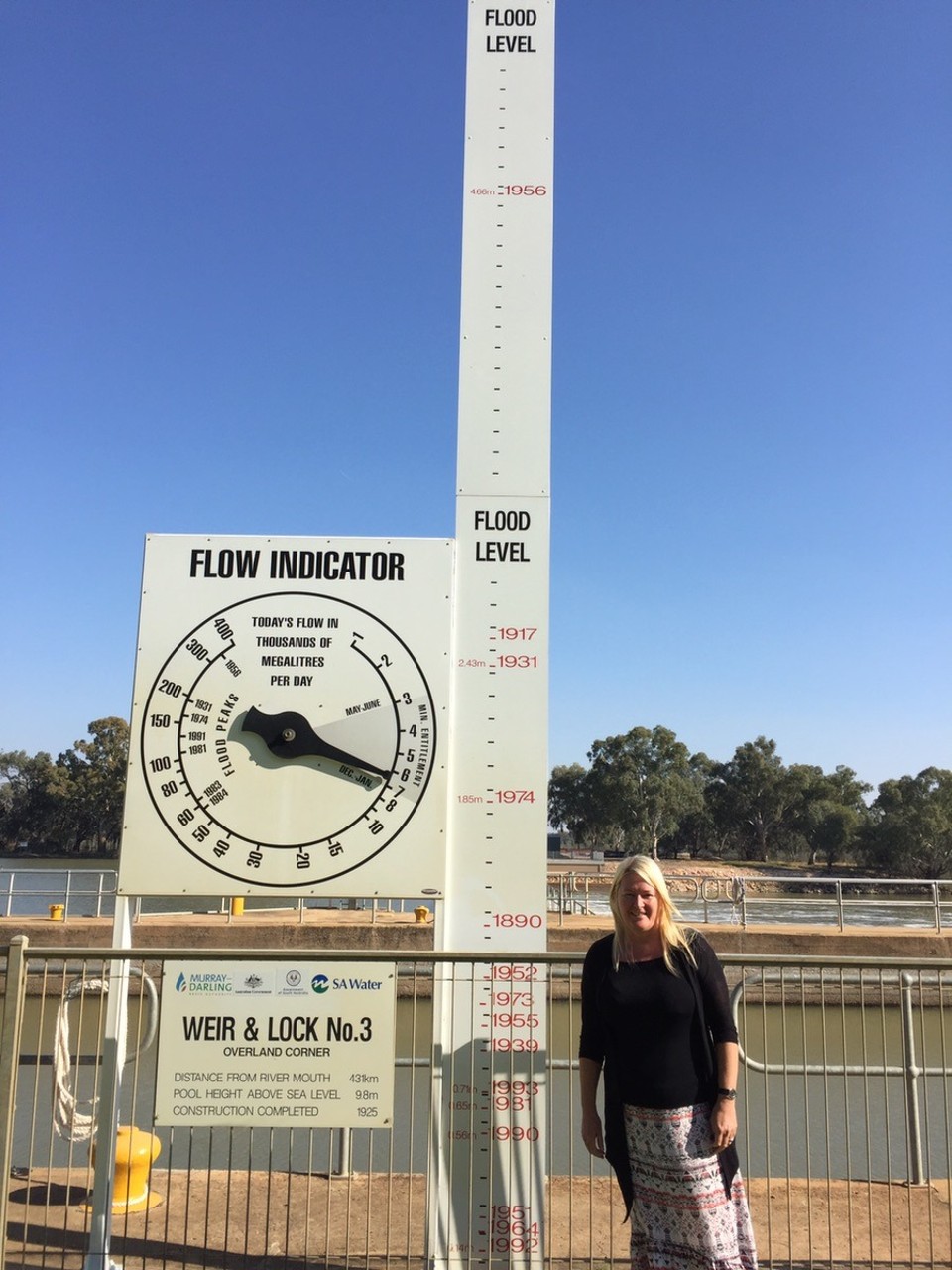 Australia - Berri - The Murray river lock no 3 .. flood levels !