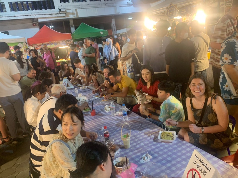 Thailand - Chiang Mai - „Schatz, mach mal nen Tisch klar. Ich hol uns was zu essen“