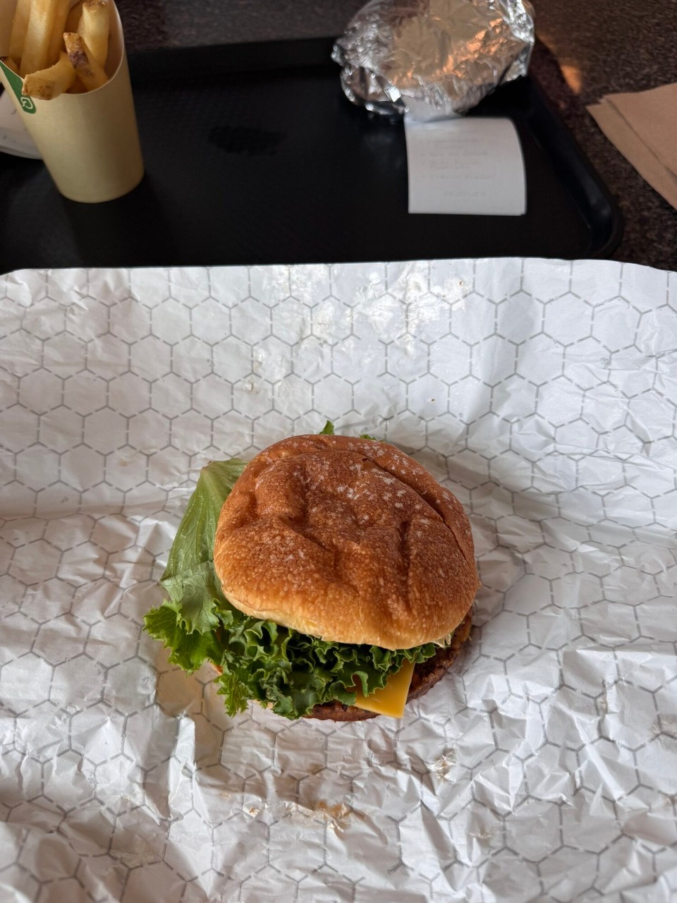 Vereinigte Staaten - Yellowstone National Park - S‘hütige Zmittag esch es Highlight gsi. Üses sälber kochete ässe esch zwar guet, aber deh Burger esch sehr fein gsi.🍔