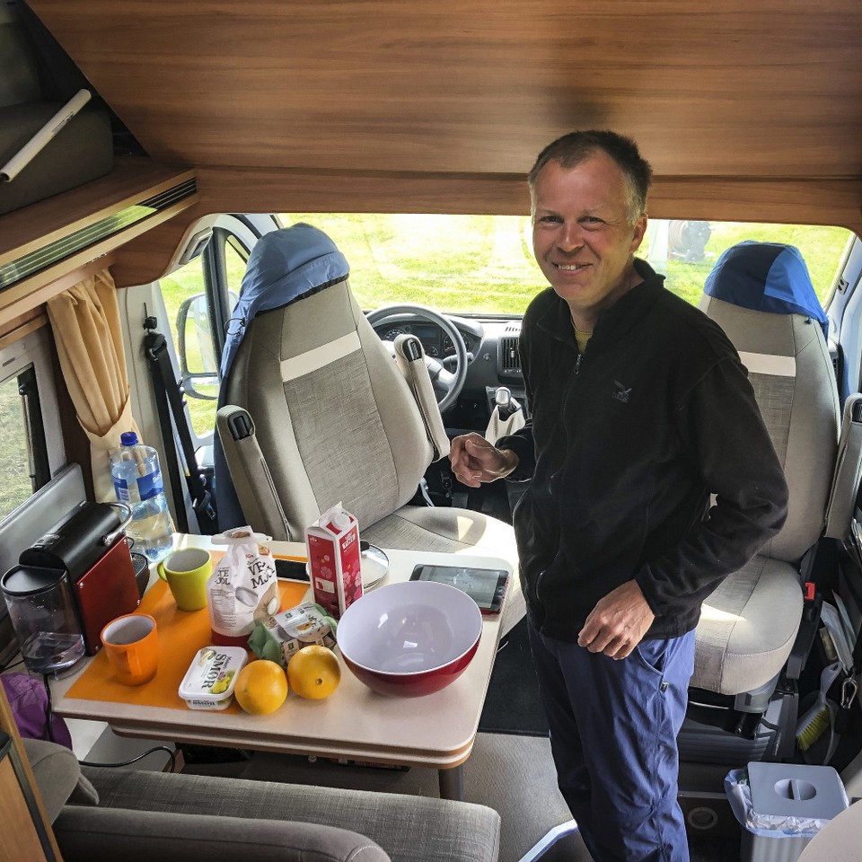 Norwegen - Myre - Geburtstagskuchen backen im Wohnmobil.