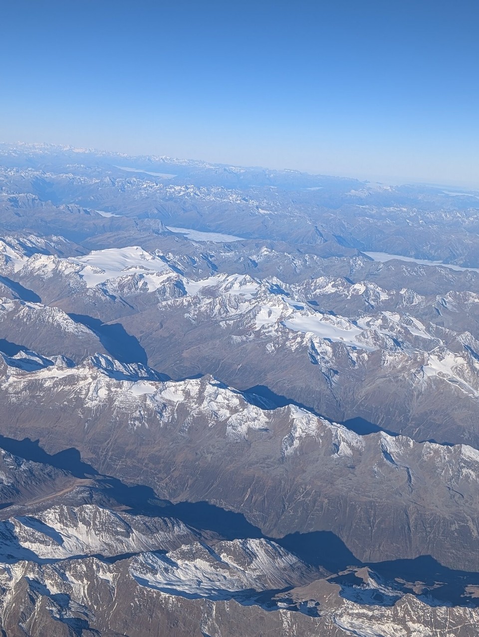 Malta - unbekannt - Die Alpen zeigen ihre schneebedeckten Bergspitzen.