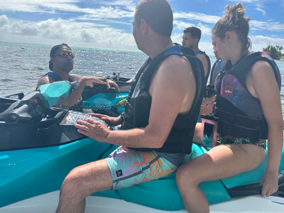 Französisch-Polynesien - Moorea-Maiao - Einweisung JetSki fahren auf französisch 🙈