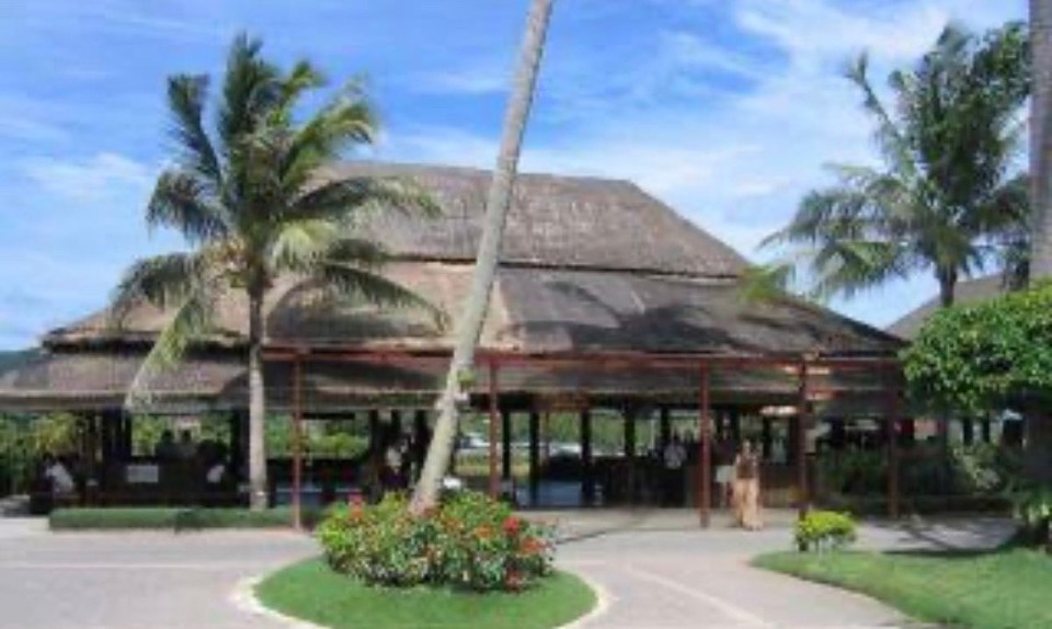 Thailand - Ko Samui - Ko Samui Airport - auch ein besonderer Moment. Der Flughafen hat genau ein Kofferband, an dem sich alle Reisenden tummeln. 