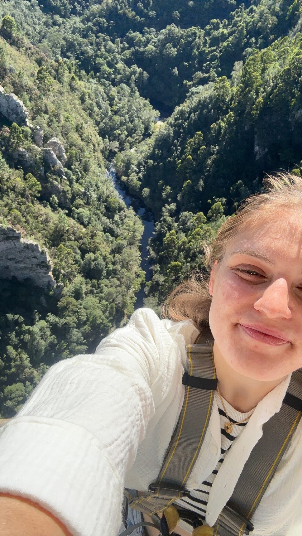 Südafrika - Kareedouw - Bei der Bridge vom Bungy Jumping nach unten schauen und die wunderschöne Aussicht genießen 