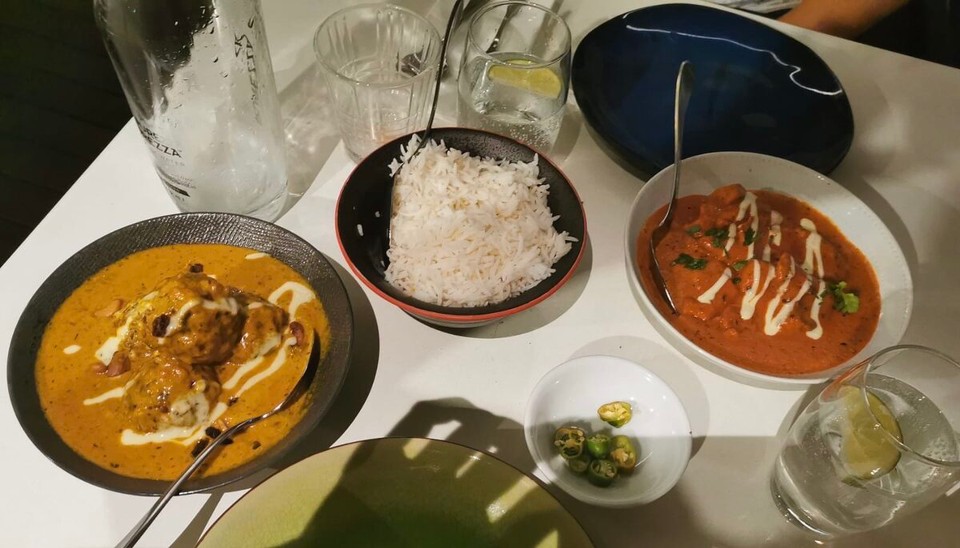 Australien - Darwin - Kofta Curry (gelb) und Butter Chicken (rot). Hend glaub nonia so fein so öpis i dera Art gessa. Es isch as malaysischs, indischs und thailändischs Resti namens Hanuman gsi.
