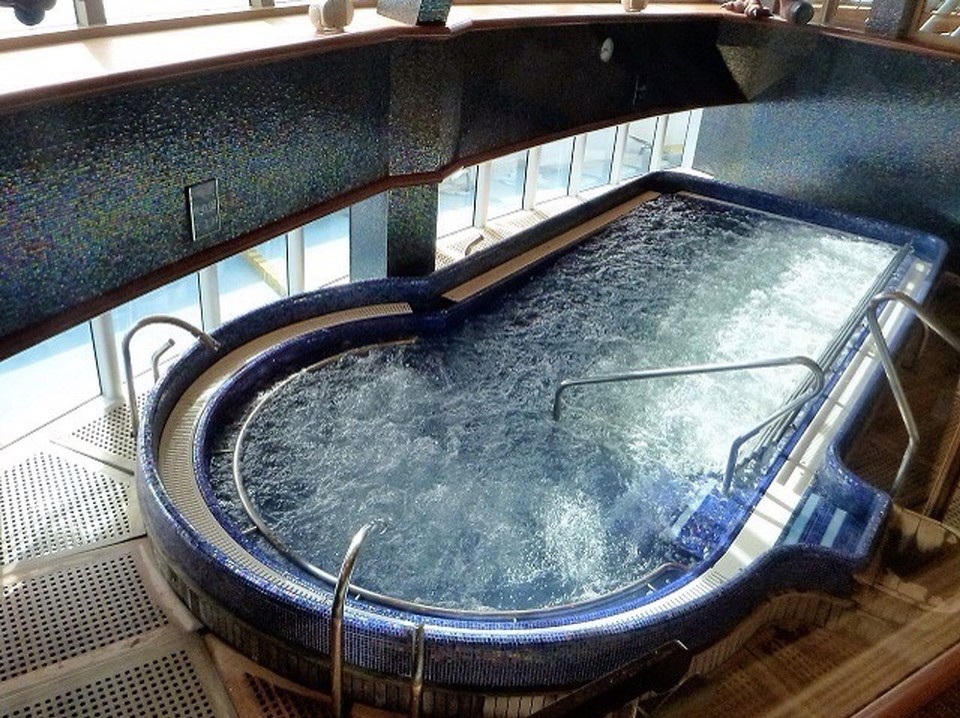 -  - Whirpool mit Massagedüsen