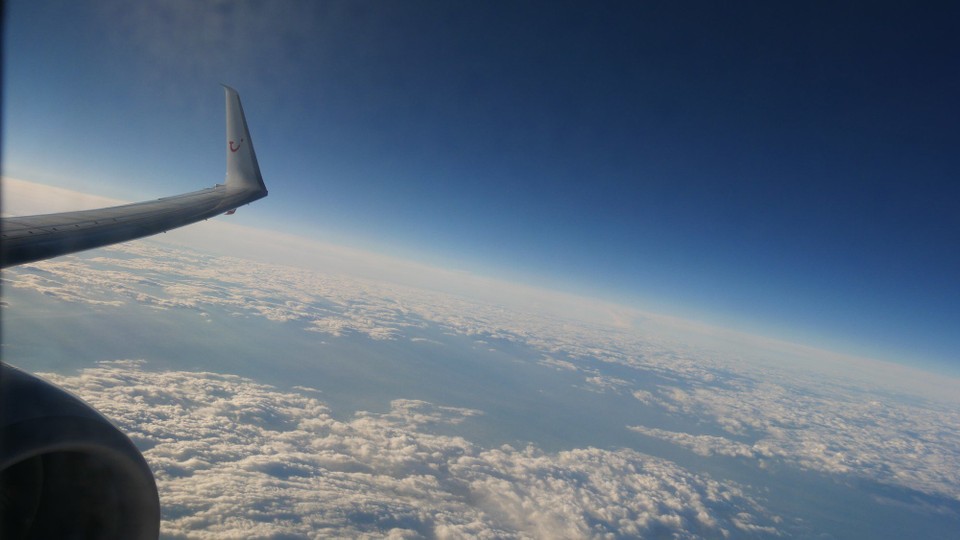 Deutschland - München-Flughafen - .. über den Wolken .. muss die Freiheit wohl grenzenlos sein ...