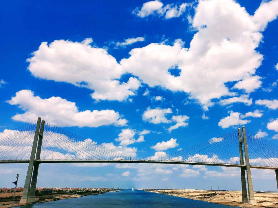 Ägypten - Sueskanal - Die Friedensbrücke verbindet Asien mit Afrika.