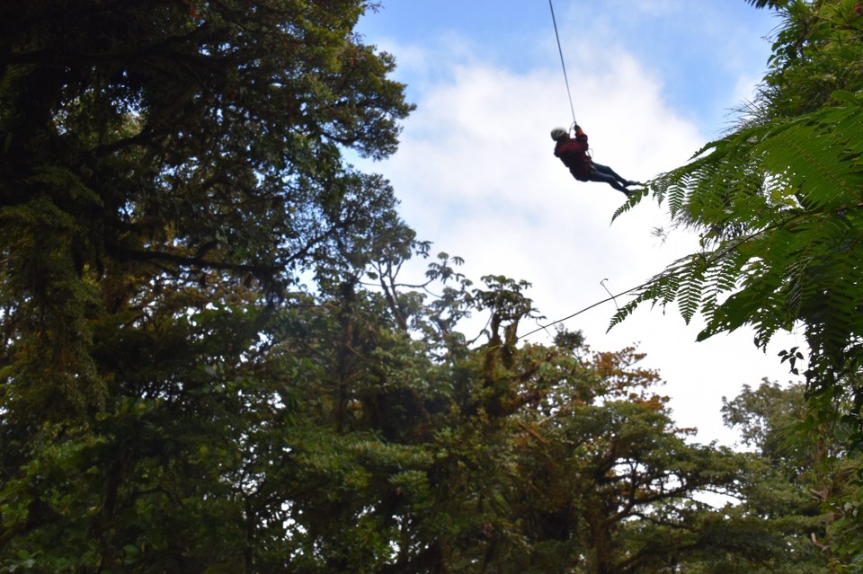 Costa Rica - Abangares - Barbara beim Tarzan-Swing.