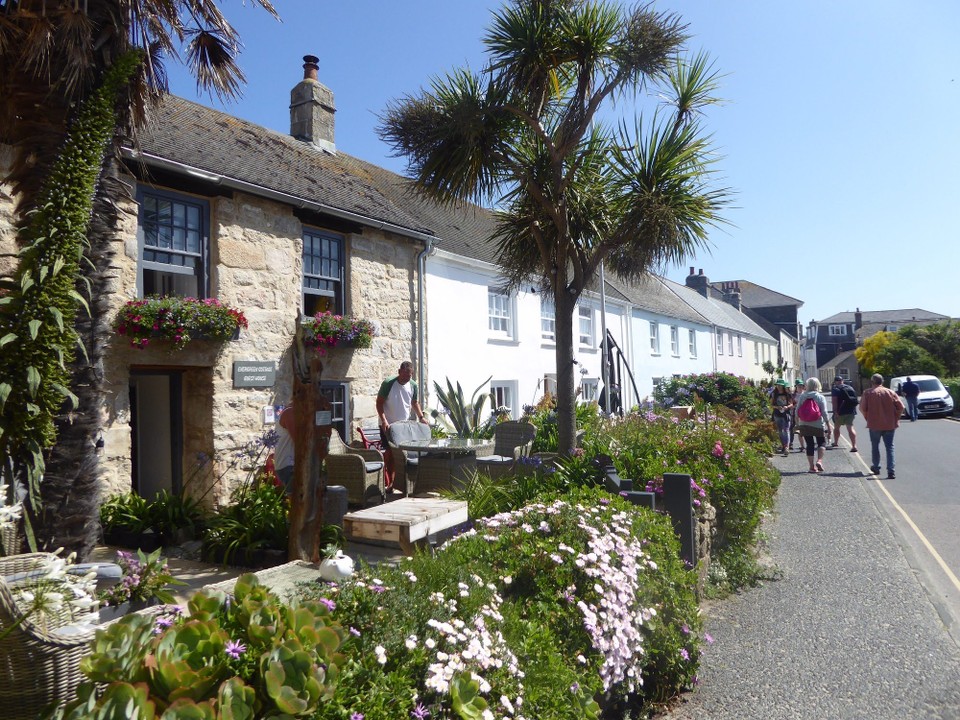 United Kingdom - Isles Of Scilly - This meant we could explore the town.  With its quaint houses and up market clothing and touristy shops, we described it as being more Southwold than Southwold.