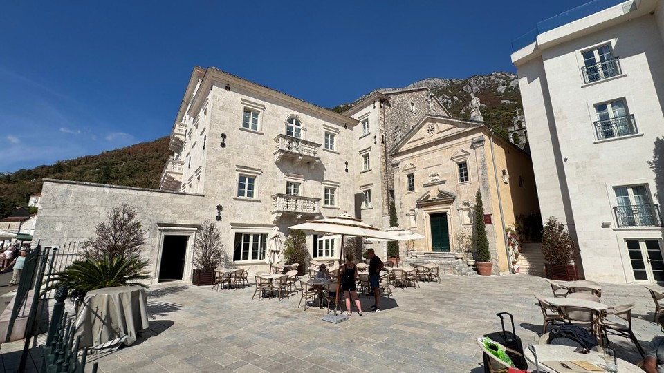 Montenegro - Kotor - Renaissance- und Barockpaläste zeugen vom früheren Reichtum der Bucht von Kotor und von den Tagen, als seine Bewohner ein luxuriöses Leben führten.