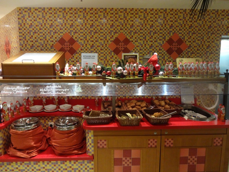  -  - Übbig gefüllten Buffets 