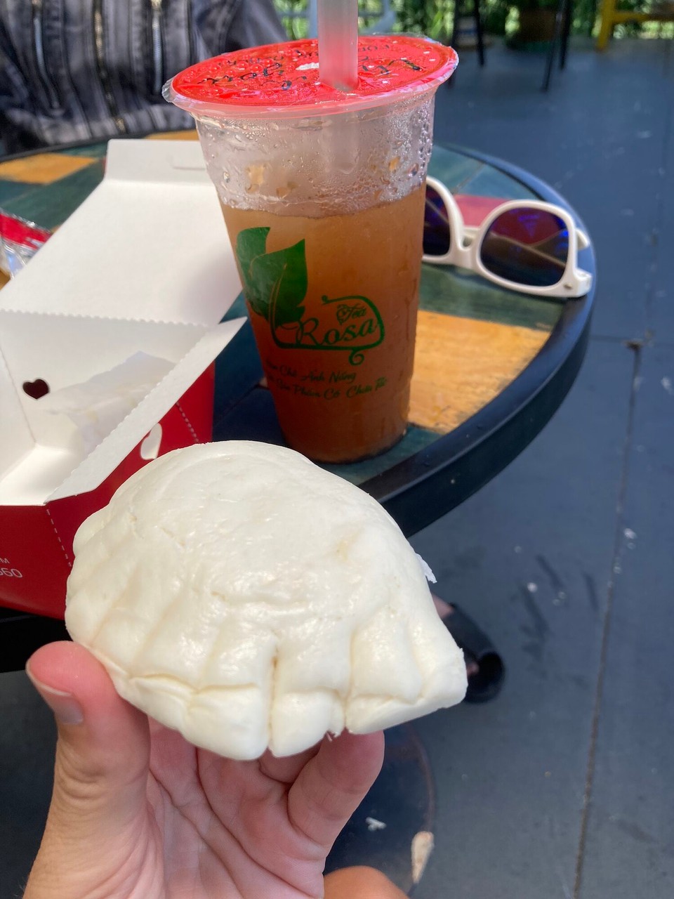 Vietnam - Da Lat - Hefeknödel mit Vanillepuddingfüllung 🤤 (nur bisschen sehr klein 🫣)