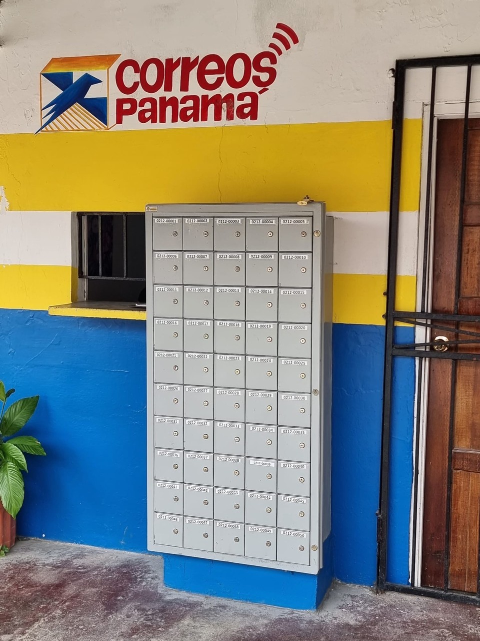 Panama - El Valle de Antón - Auf der Suche nach Briefmarken bei der „Post“ sind wir dann noch über ein paar Briefkastenfirmen gestolpert 📫🕵️🥲