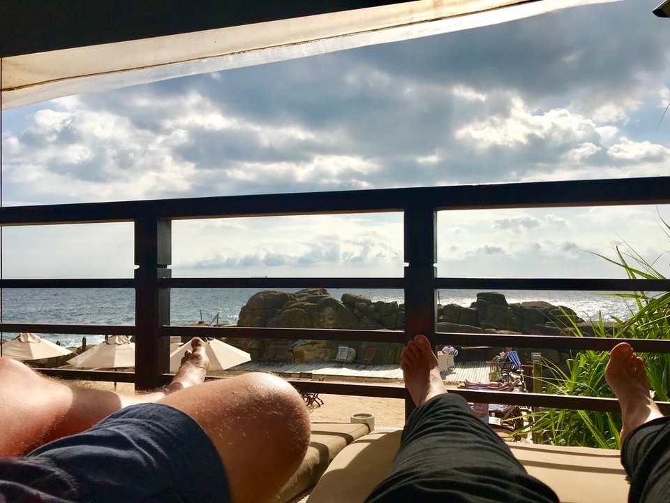 Sri Lanka - Unawatuna - Liegen gerade am Balkon 😅
