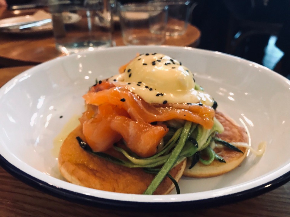 Slowakei - Pressburg - Pancake | salmon | Poached egg | Zucchini noddles 