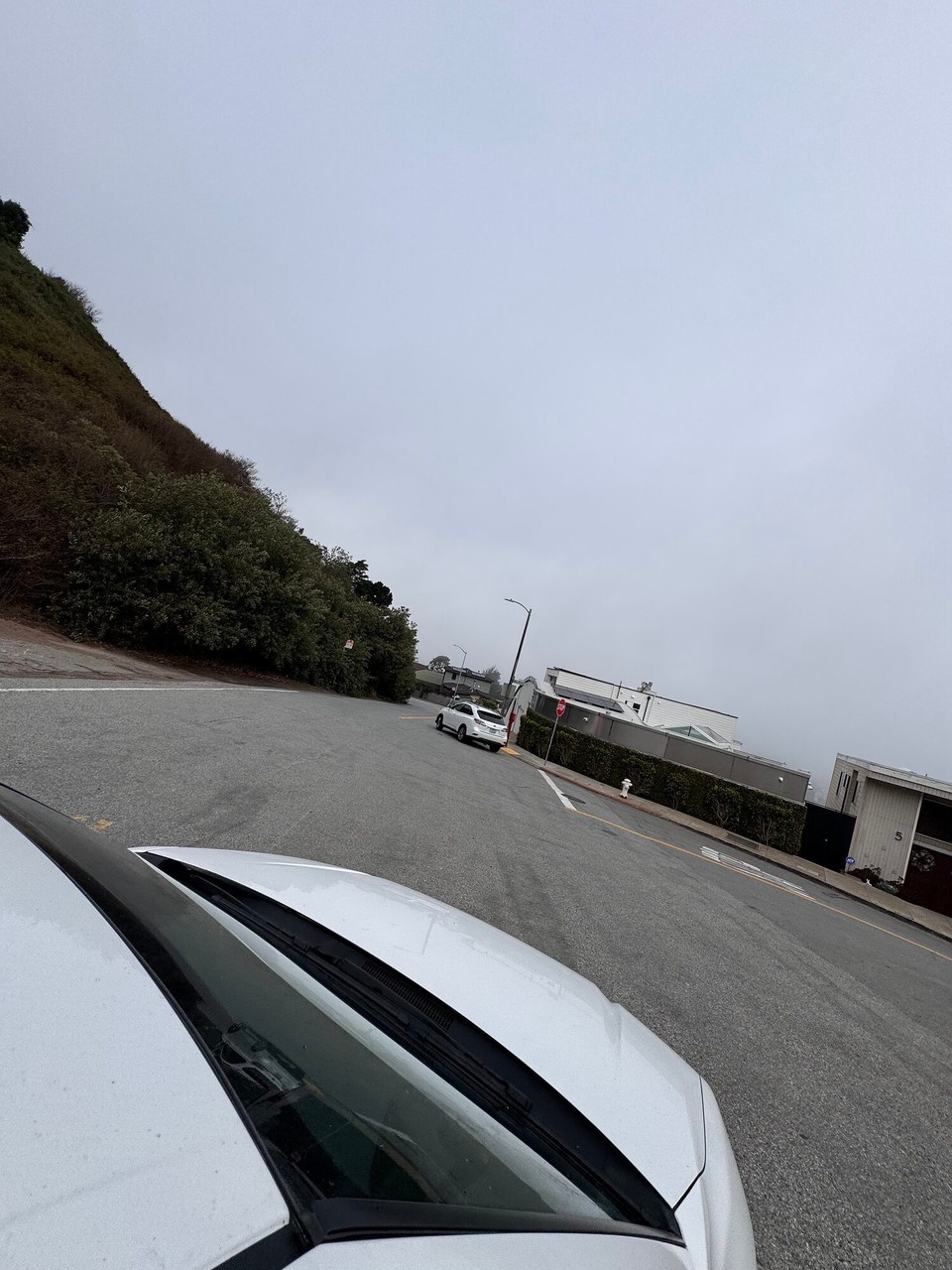 Vereinigte Staaten - Los Angeles - Hüt simmer de ganz Tag gfahre. Bevor mier üs uf de Wäg gmacht hend vo San Francisco uf Los Angeles hemmer no uf en Ussichtspunkt welle. D‘Sicht esch aber chli en Fail gsi.😂