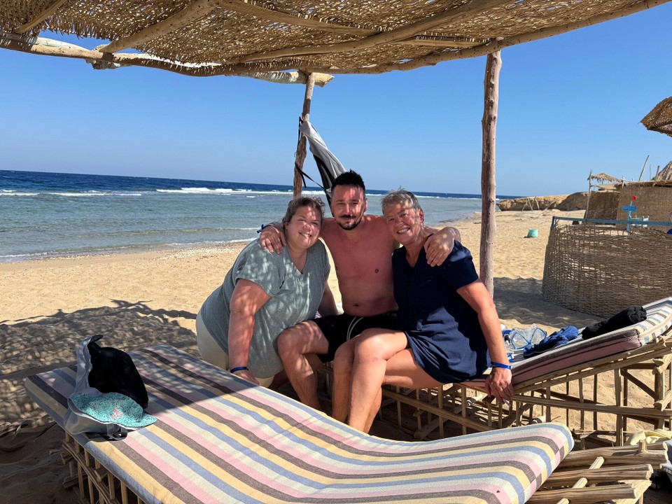 Ägypten -  - Guten Morgen,
Heute haben wir einen kleinen Ausflug nach Abu Sawatyr gemacht, natürlich ging es zum Schnorcheln.
Eine schöne kleine Bucht mit einem herrlichen Riff.