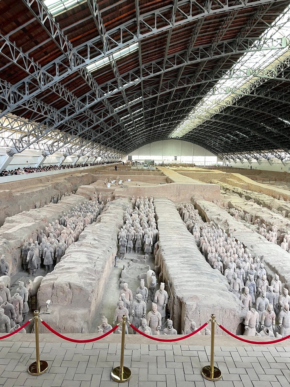 China - Xi'an - So und do isch nur en chliine Teil vo allne lebensgrosse Terracotta-Figure