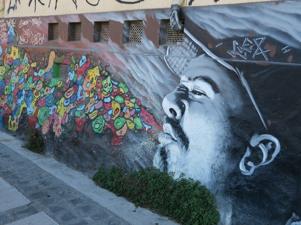 Chile - Valparaíso - street art, sur des thèmes plus ou moins violents