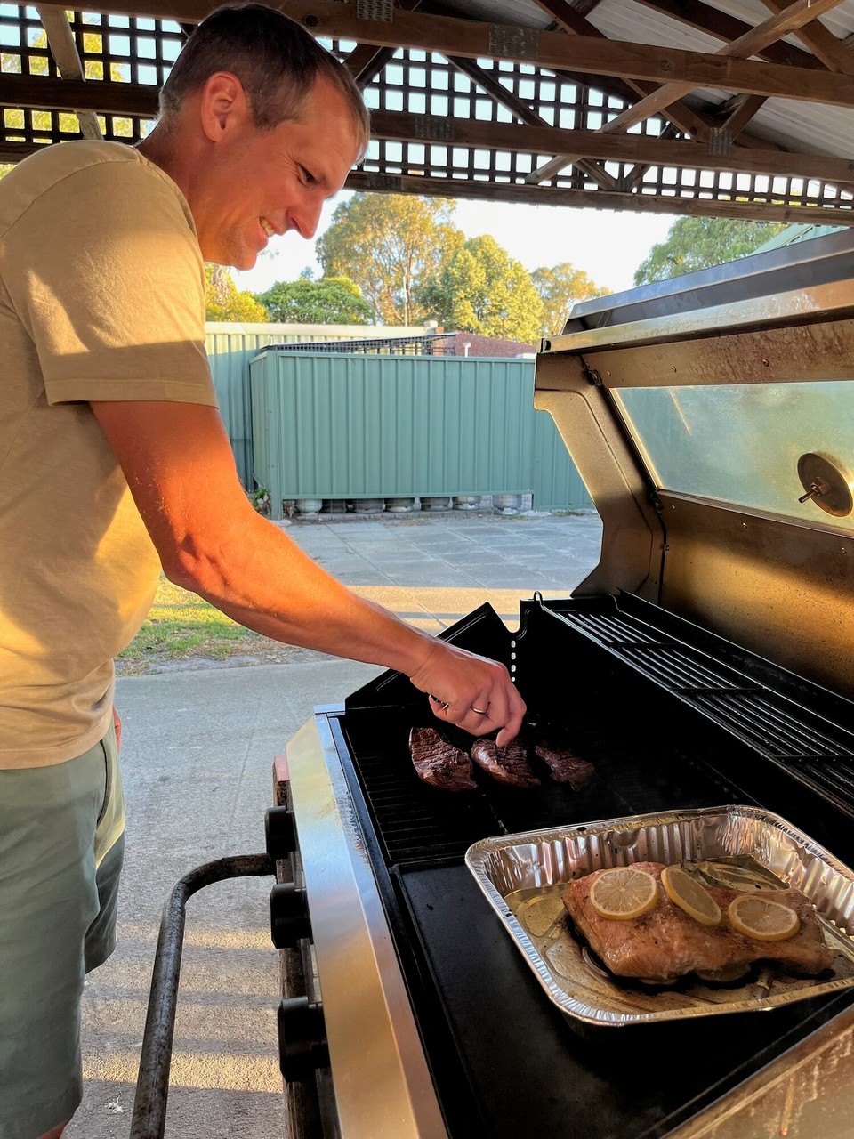 Australien - Nanarup - Abends wurde dann auf dem Campingplatz Lachs und Känguru gegrillt.