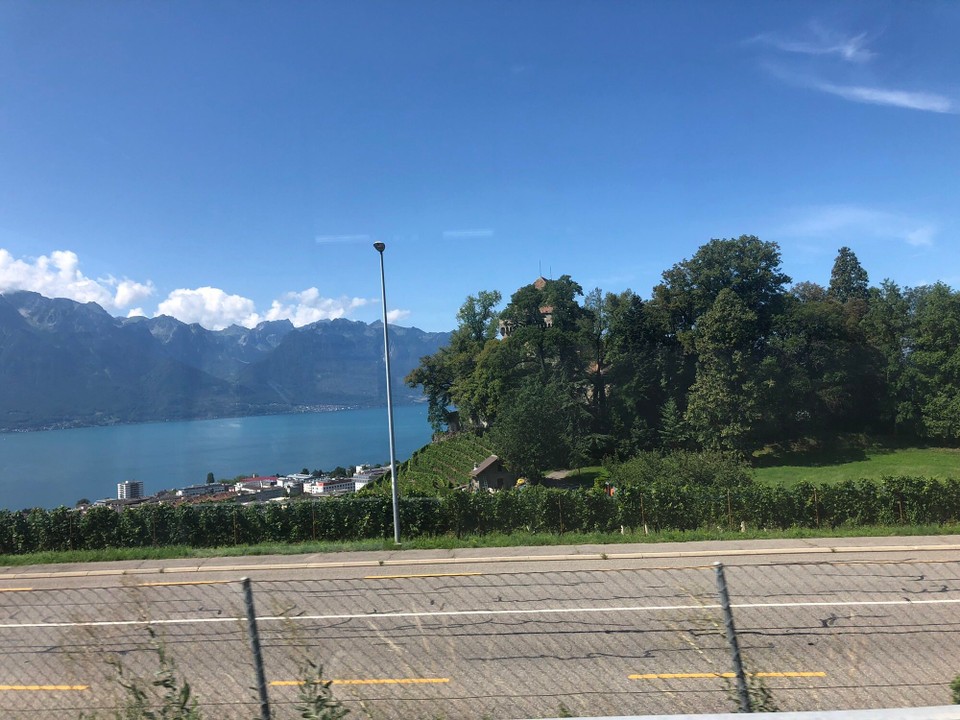 Schweiz - Villeneuve (VD) - Doch dabei sollte es auch bleiben - wir sind zu Groß für den Campingplatz, also fahren wir einfach weiter - wohin auch immer ... 