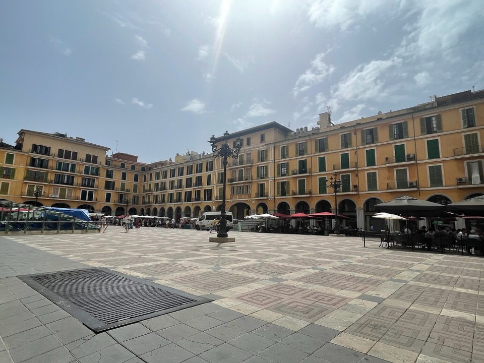 Spanien - Palma - und über schöne Plätze.