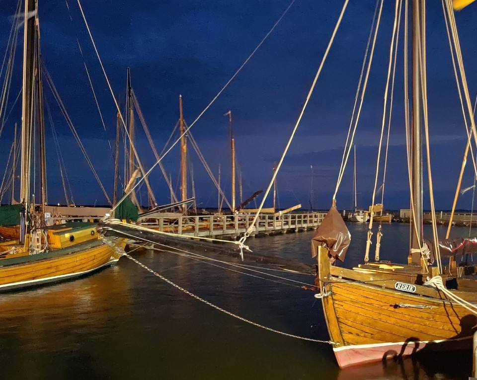Deutschland - Dierhagen - Abendspaziergang nach dem Fischessen 
