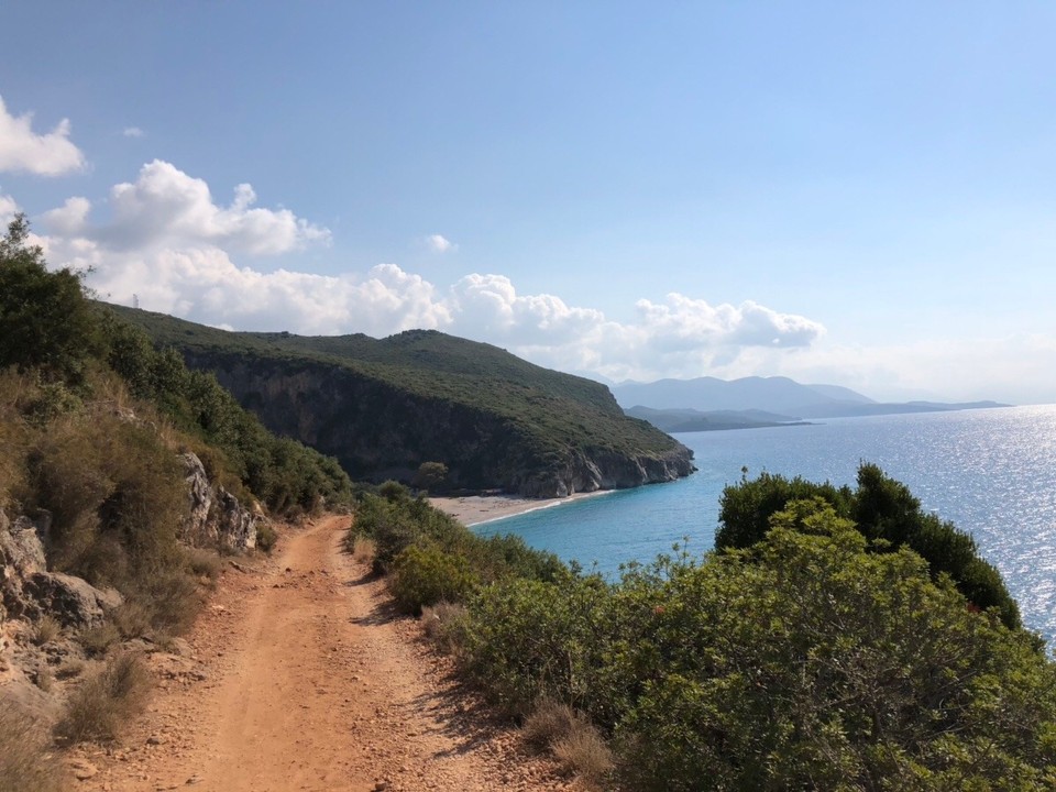 Albanien -  - Versteckter Strand. 20min zu Fuß von der Straße.