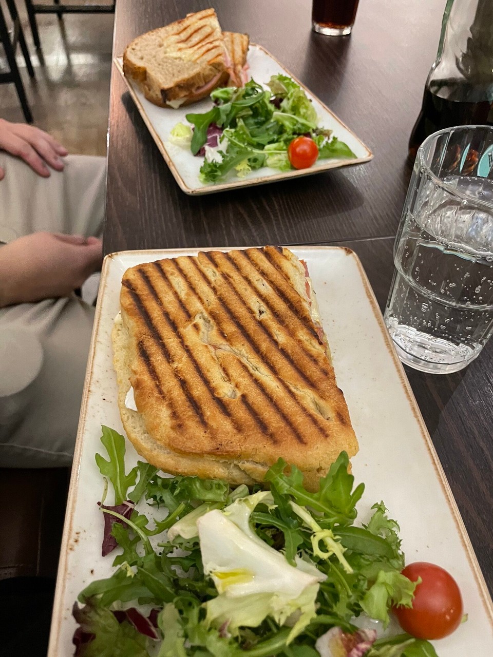 Kypros - Larnaca - Airport breakfast