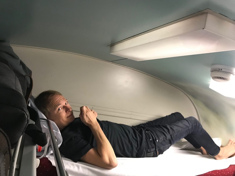 Deutschland - Frankfurt am Main - Das Bett könnte etwas länger sein 😄