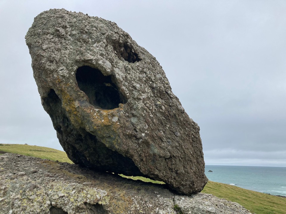 Neuseeland - Riverton/Aparima - Balancing Rock 😳