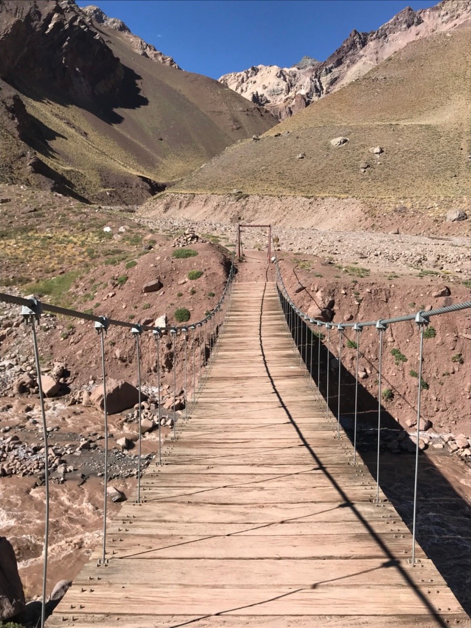 Argentinien - Las Heras - Zurück über die Hängebrücke