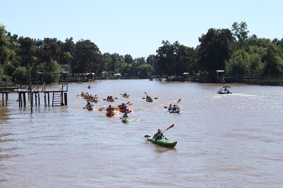 Argentinien - Tigre - Kajak und Kanutouren werden hier auch angeboten. Da das aber größtenteils, glaub ich, nur Touristen machen, sind die Touren hier ganz schön teuer!