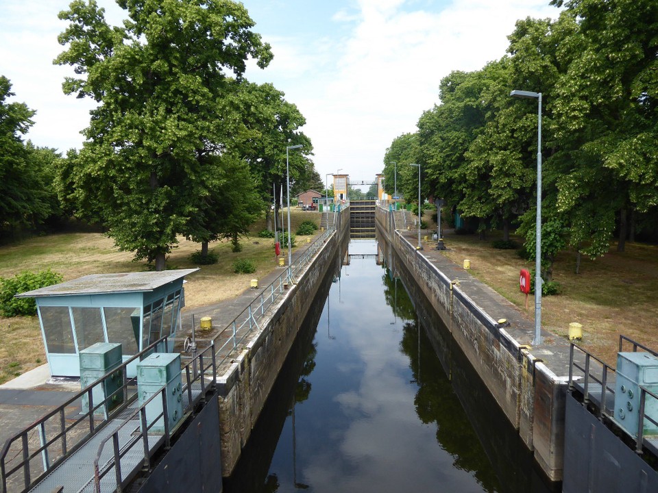 Deutschland - Magdeburg - Ich erkläre den heutigen Tag zum "Tag der Technik." Hier: Schleuse. Klein und überschaubar.