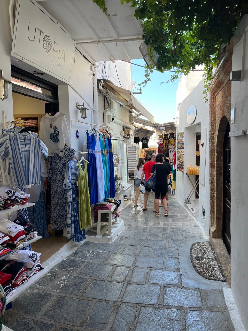 Griechenland - Lindos - In all den kleinen Gassen von Lindos, viel Geschäfte und Restaurants.