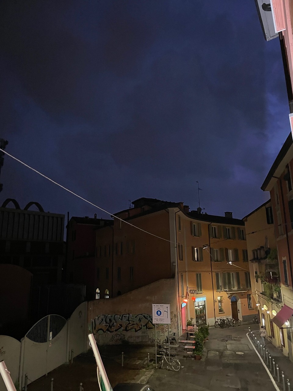 Italien - Bologna - Gewitter über Bologna, nach 5 Stunden Verspätung endlich im Hotel