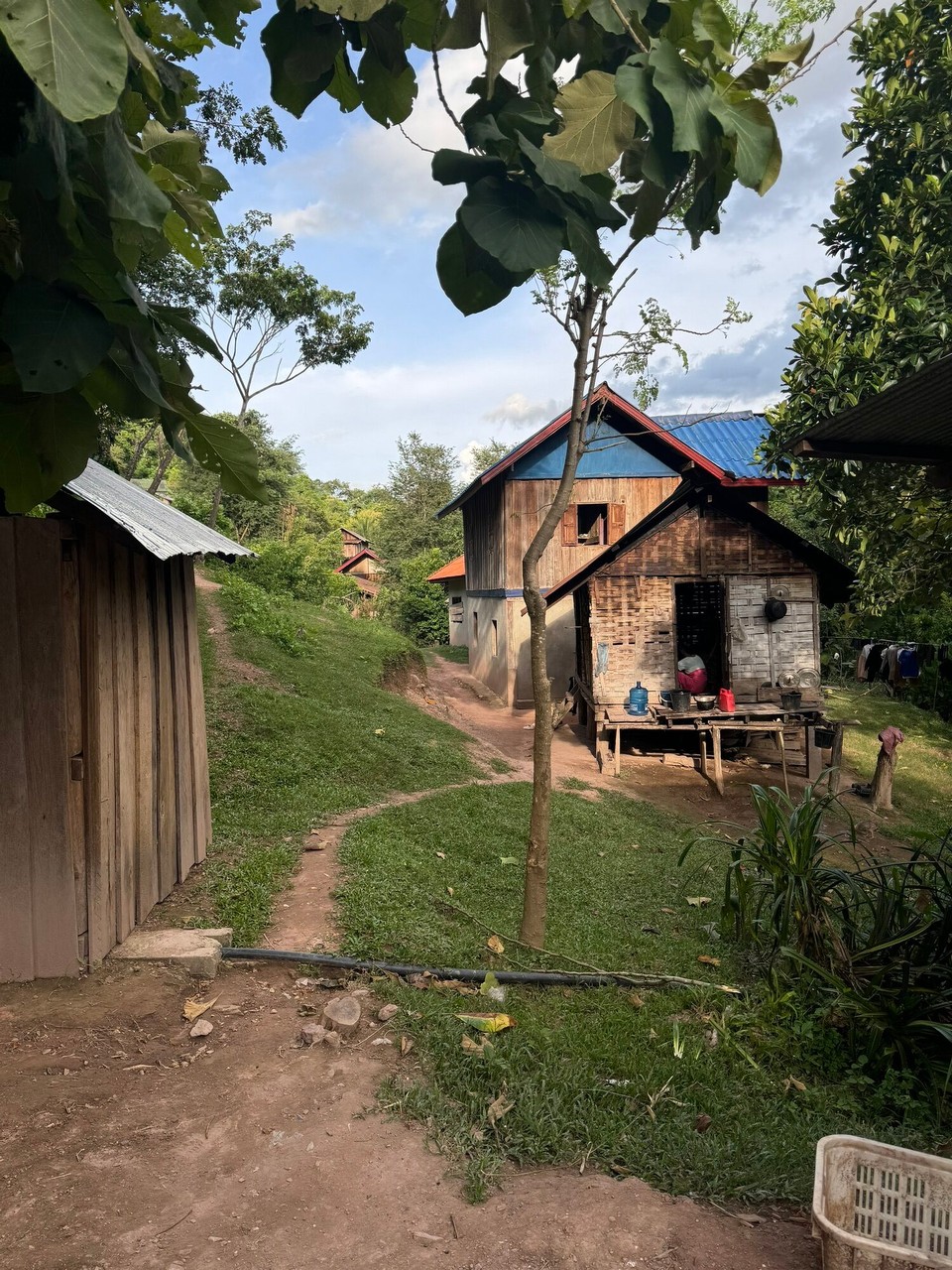 Laos - Nga - Die traditionellen Häuser hier