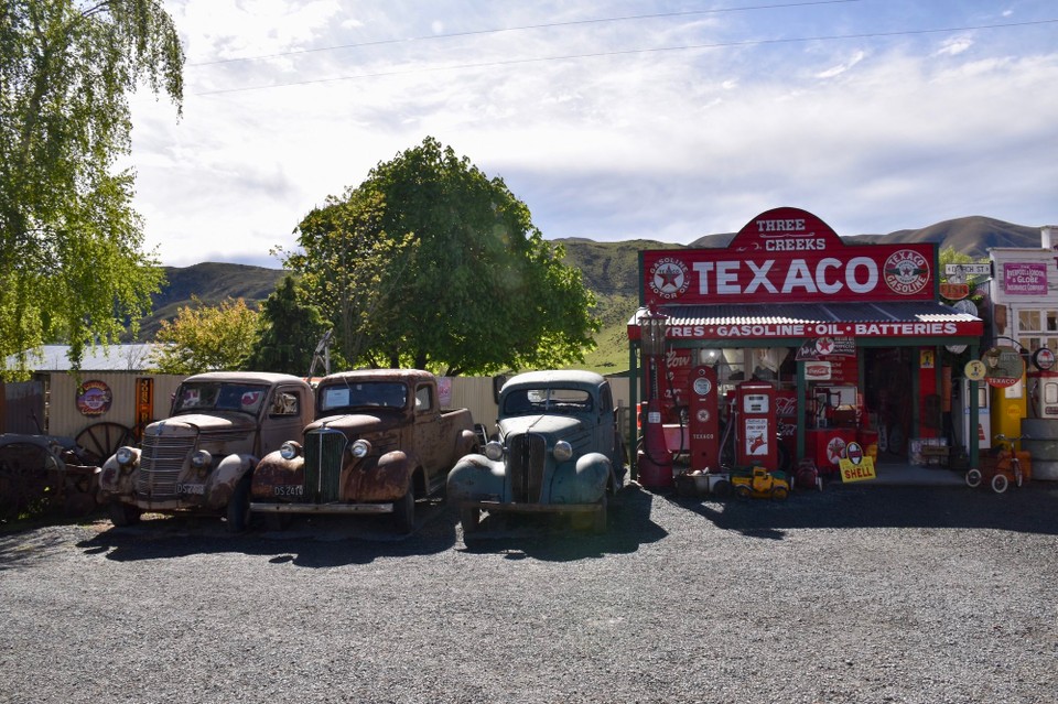 Neuseeland - Christchurch - Nächster Stop in Three Creeks am Burkes Pass.
Erst mal Tanken und etwas Autopflege.