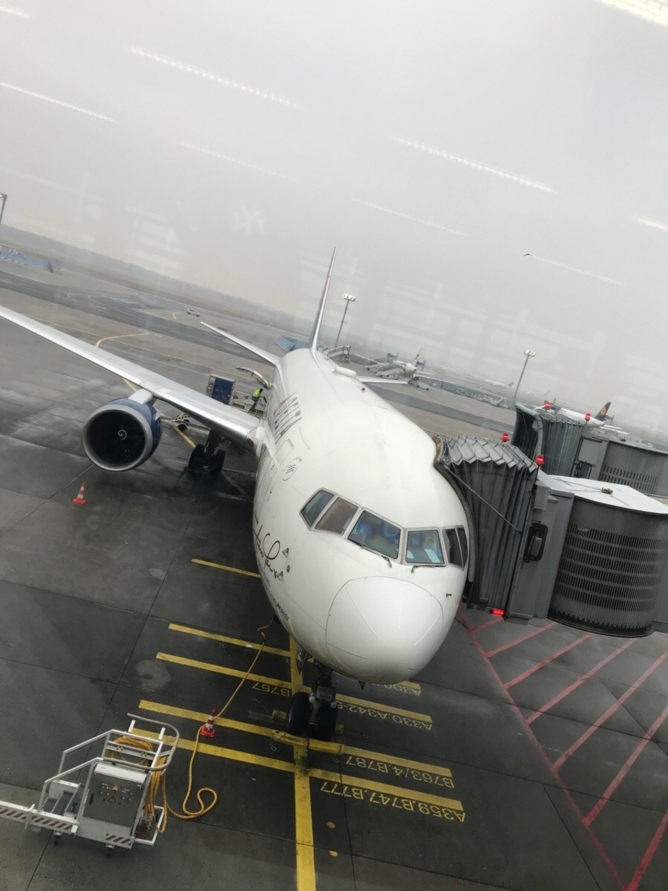 Deutschland - Frankfurt am Main - Wohl nicht unser Flieger, wir nehmen lieber die kleine Blechschüssel 🙆🏻‍♀️