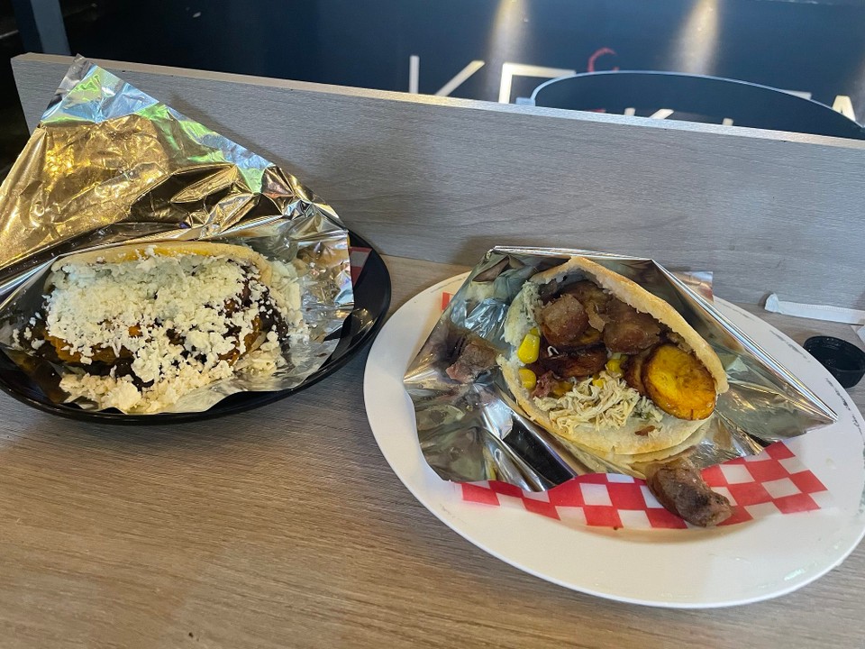 Kolumbien - Medellín - Und am Abend noch kolumbianische Arepas 🫓 