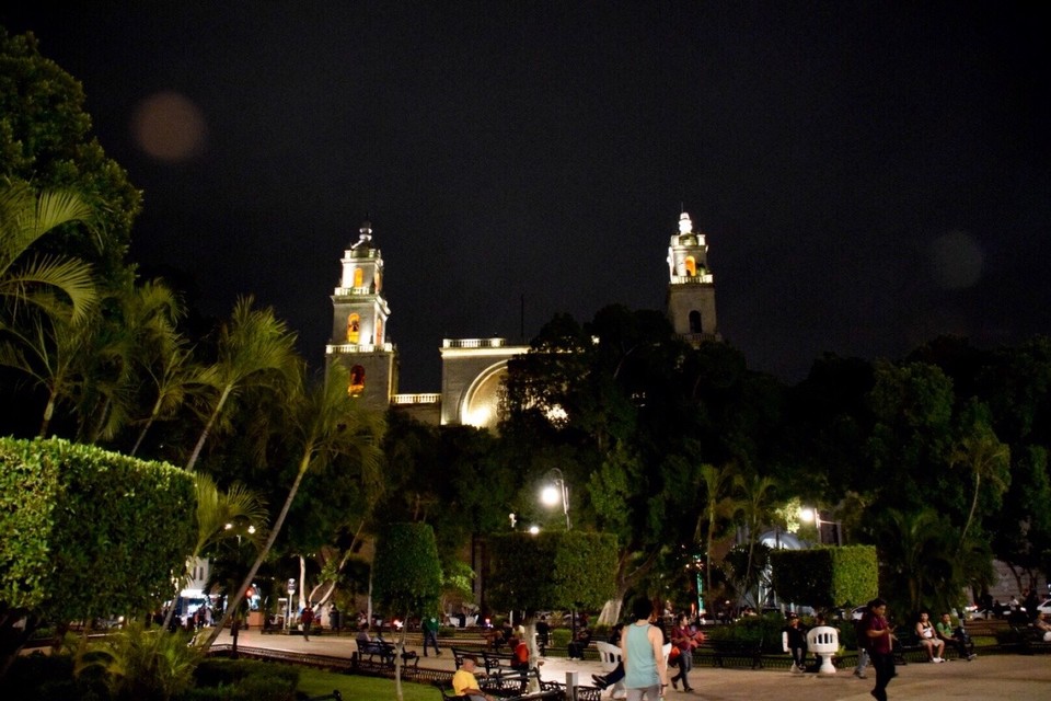 Mexiko - Mérida - Ankunft in Mérida, noch schnell zum Flughafen Anna abholen, sie kommt aus Veracruz hierher.
Also gute Nacht.🌙💤😴 