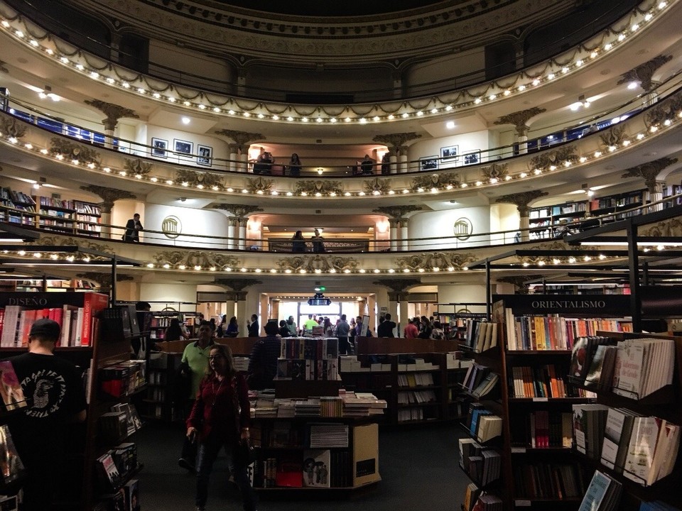 Argentinien - Buenos Aires - Die berühmte Bücherei El Ateneo, die früher mal ein Theater war 