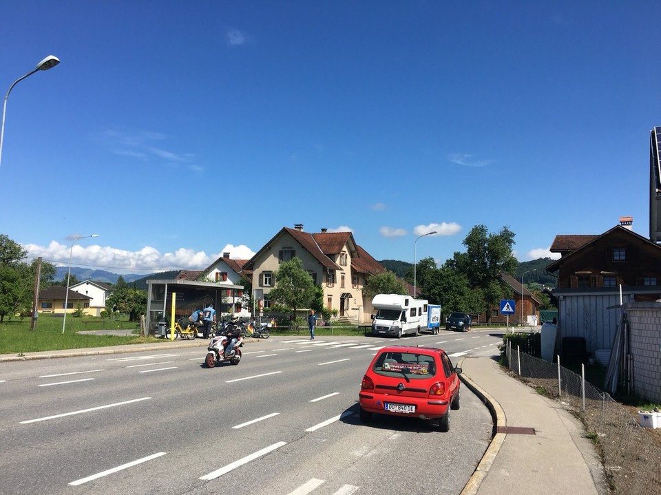 Österreich - Röthis - Das Service Team ist eingetroffen, eine schnelle Reparatur dann geht es weiter.