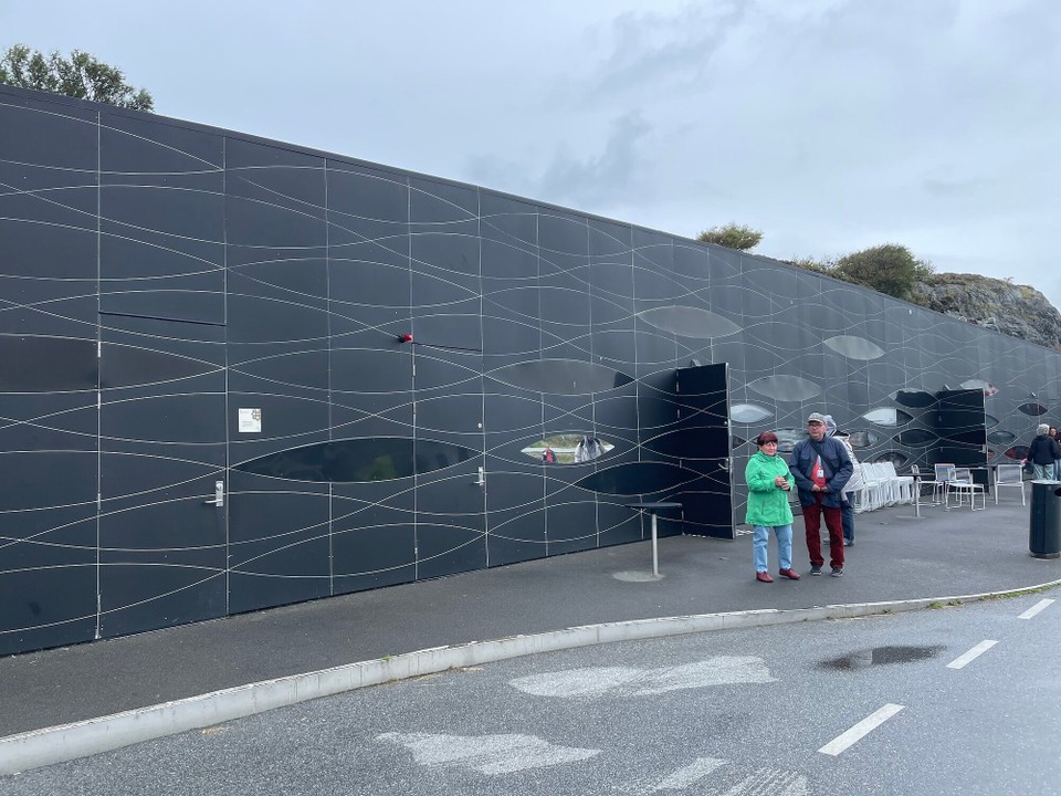 Norwegen - Bremsnes - wieder tolle Raststätte neben der Brücke 
