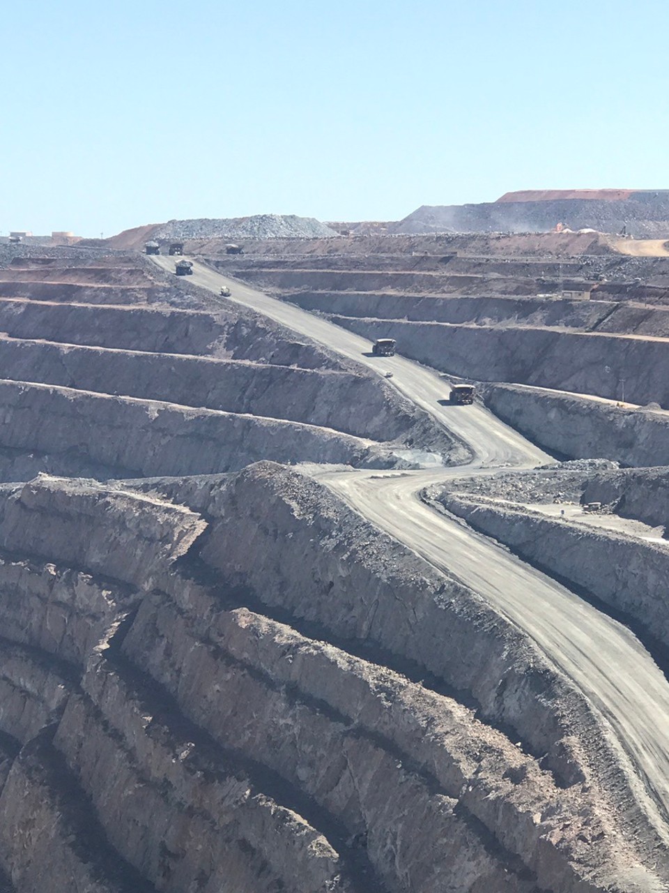  - Australia, Boulder, Kalgoorlie - The little tiny dot is a car !