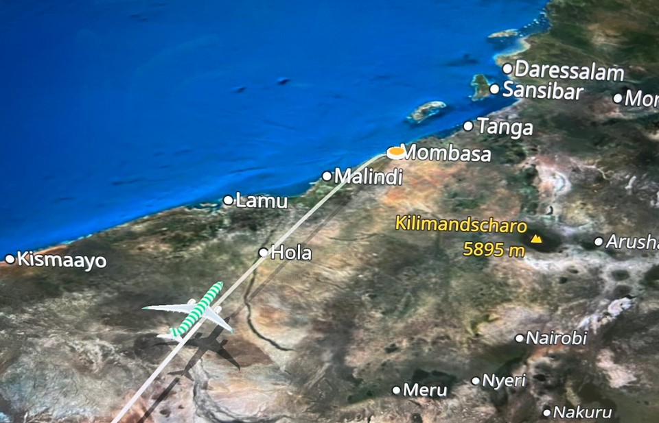 Deutschland - Frankfurt am Main - 4:40 Uhr Ortszeit… noch knapp 40 Minuten bis Mombasa.
